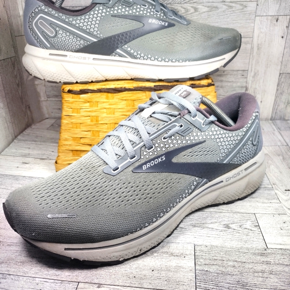Brooks ghost running shoes